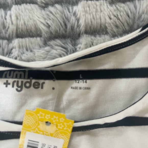 Long sleeve stripped girls shirt! - Picture 3 of 3